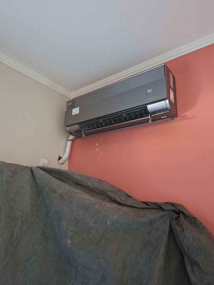 Midea Gaia Κλιματιστικό Inverter 12000 BTU A+++/A++ με WiFi και Περσίδα TwinFlap Grey