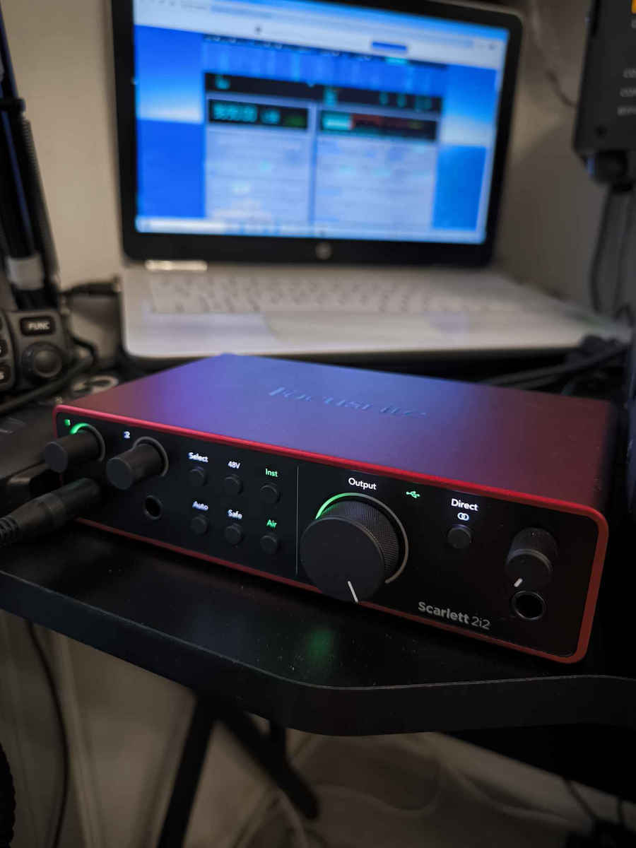 Focusrite Scarlett 2i2 4th Gen Εξωτερική Επαγγελματική Κάρτα Ήχου με Σύνδεση USB