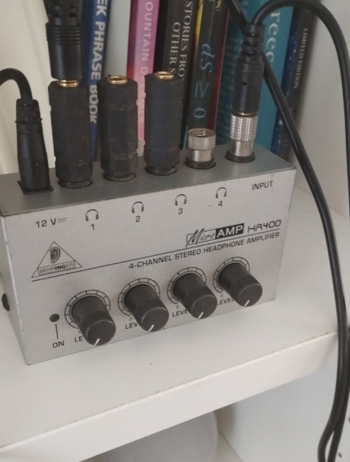 Behringer HA400 Portable Analog Headphone Amplifier 4 Channels with Jack 6.3mm