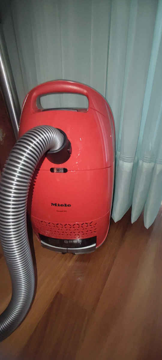 Miele Guard M1 Standard Ηλεκτρική Σκούπα 890W με Σακούλα 4.5lt Κόκκινη