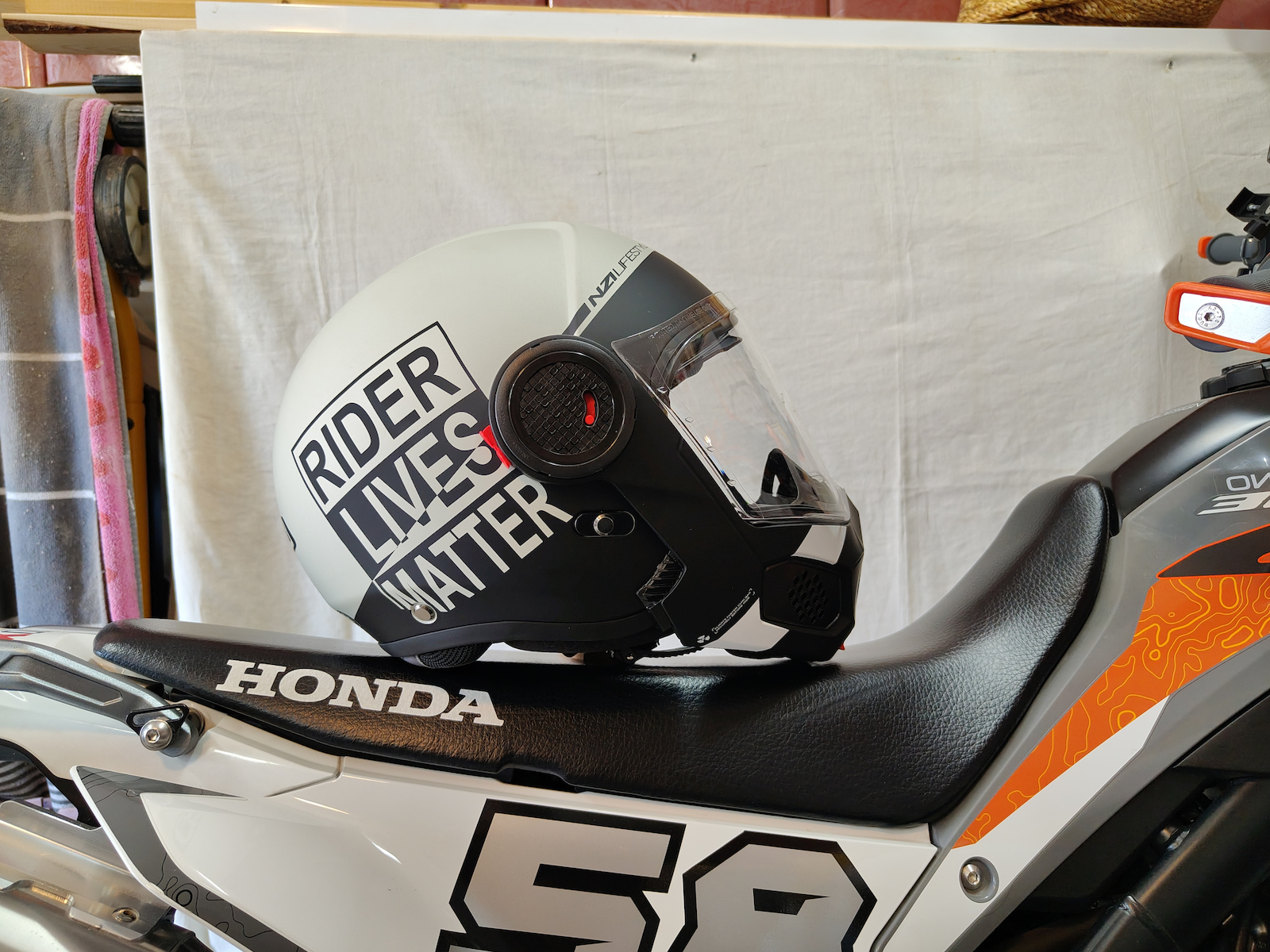 NZI Minimod Duo Involt Grey/Black Motorradhelm Aufklappbar ECE 22.06 mit Sonnenblende