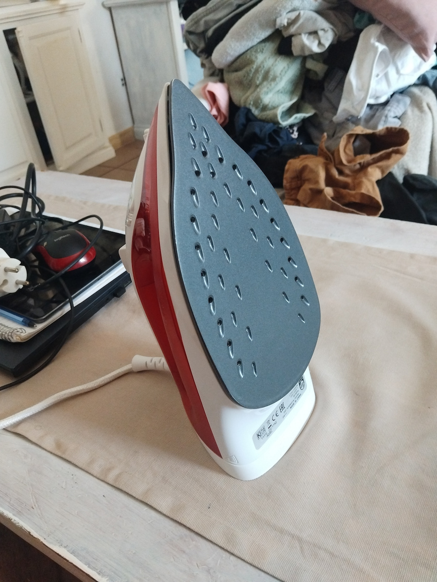 Philips Ютия с Пара 2000W с Постоянна Парна Струя 25л/мин Червено/бяло
