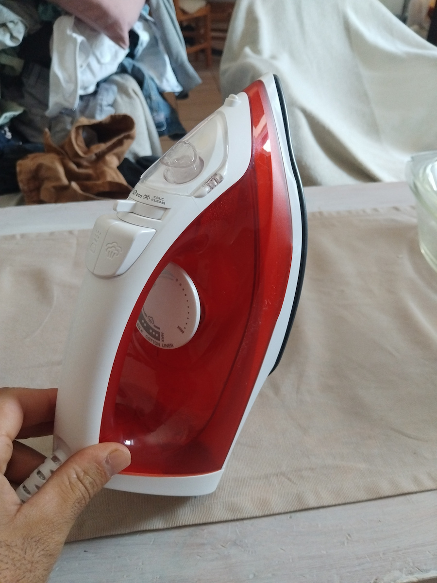 Philips Ютия с Пара 2000W с Постоянна Парна Струя 25л/мин Червено/бяло