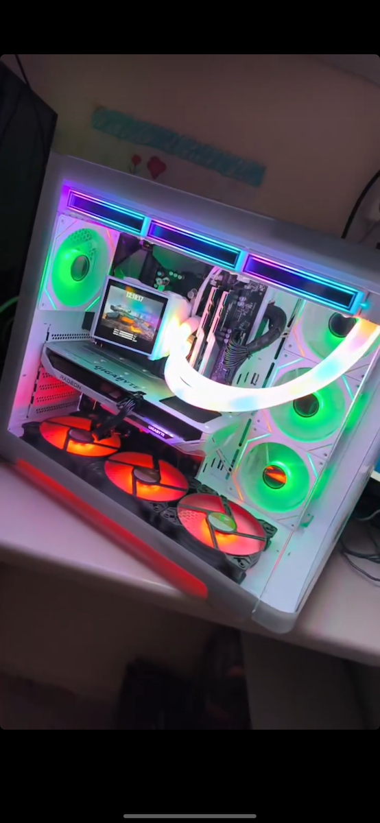 Gigabyte Radeon RX 9060 XT 16GB GDDR6 ГЕЙМИНГ OC ICE Видеокарта