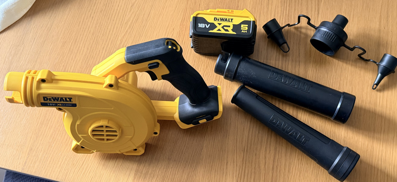 DEWALT Blower Handheld Battery 18V Solo with Volume Control & Maximum Air Speed 288km/h