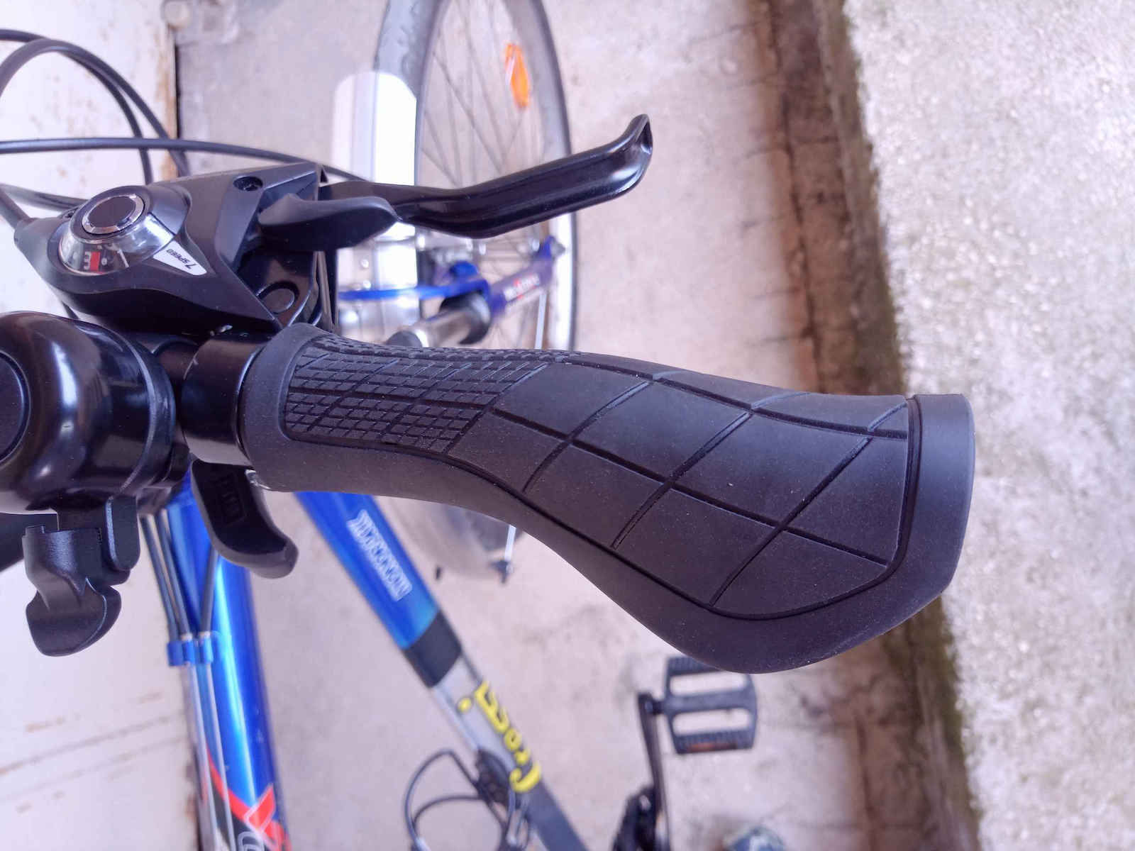 Force Troy 382913 Anatomic Bicycle Handlebar Grips in Black Colour 136mm Rubber