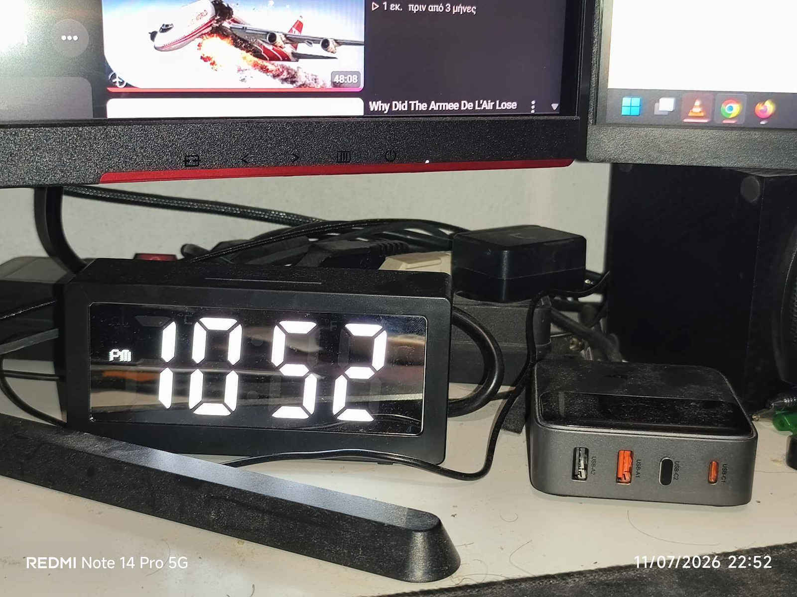 Mirror Tabletop Digital LED Clock With Black Alarm Clock DS-3633L