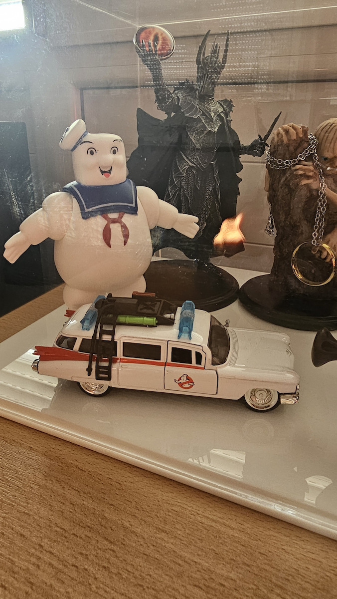 Jada Toys Ghostbusters Ecto 1 Fahrzeug Replik in Maßstab 1:32