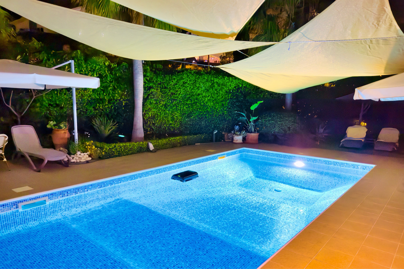 Aiper EcoSurfer S2 Wireless Robotic Pool Cleaner