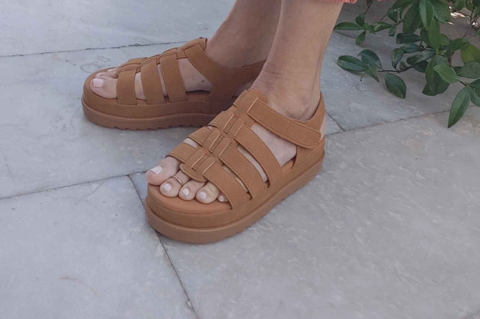 Women's Flat Sandals Flatforms in Beige Color