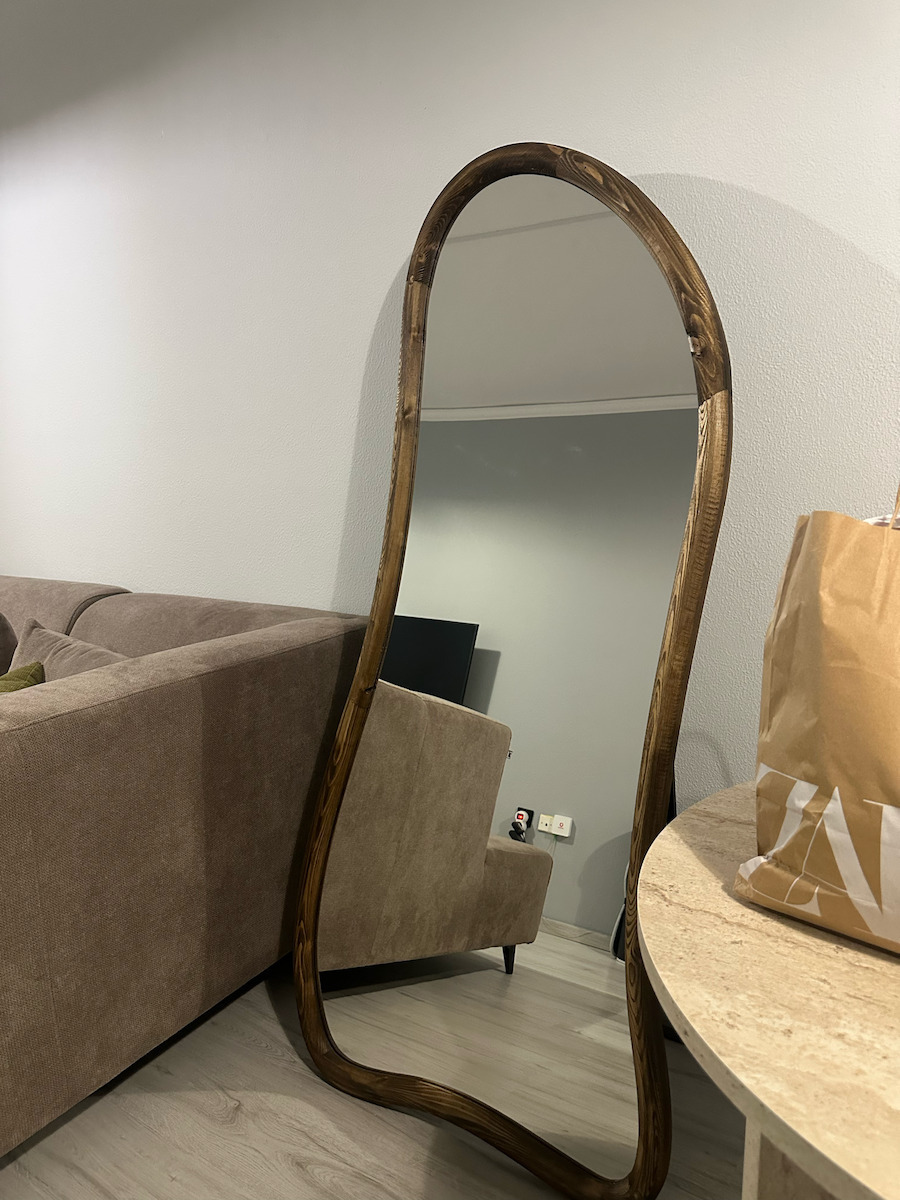 SteweHome Asymmetrischer Boden- oder Standspiegel mit Braun Holz Rahmen 180x80cm