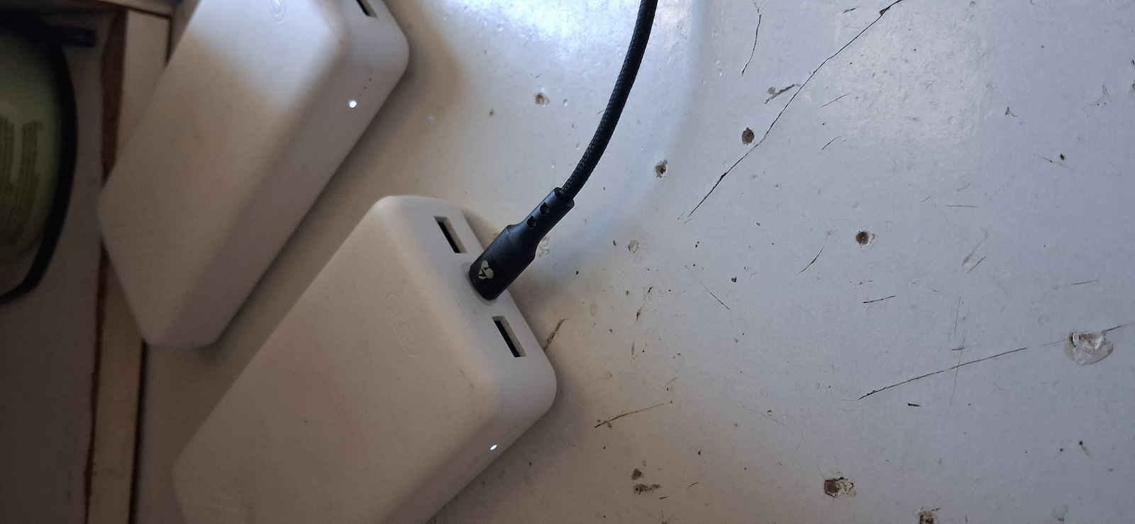 XO PB313 Външна батерия 20000mAh 10W с 2 USB-A изходни порта и USB-C порт Черна