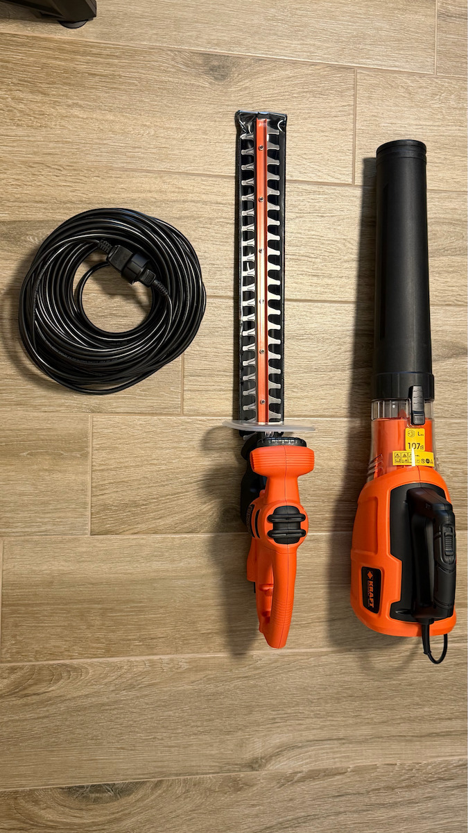 Black & Decker BEHT251 mit Klingenlänge 50cm