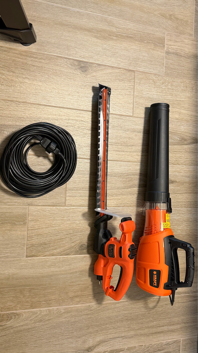 Black & Decker BEHT251 mit Klingenlänge 50cm
