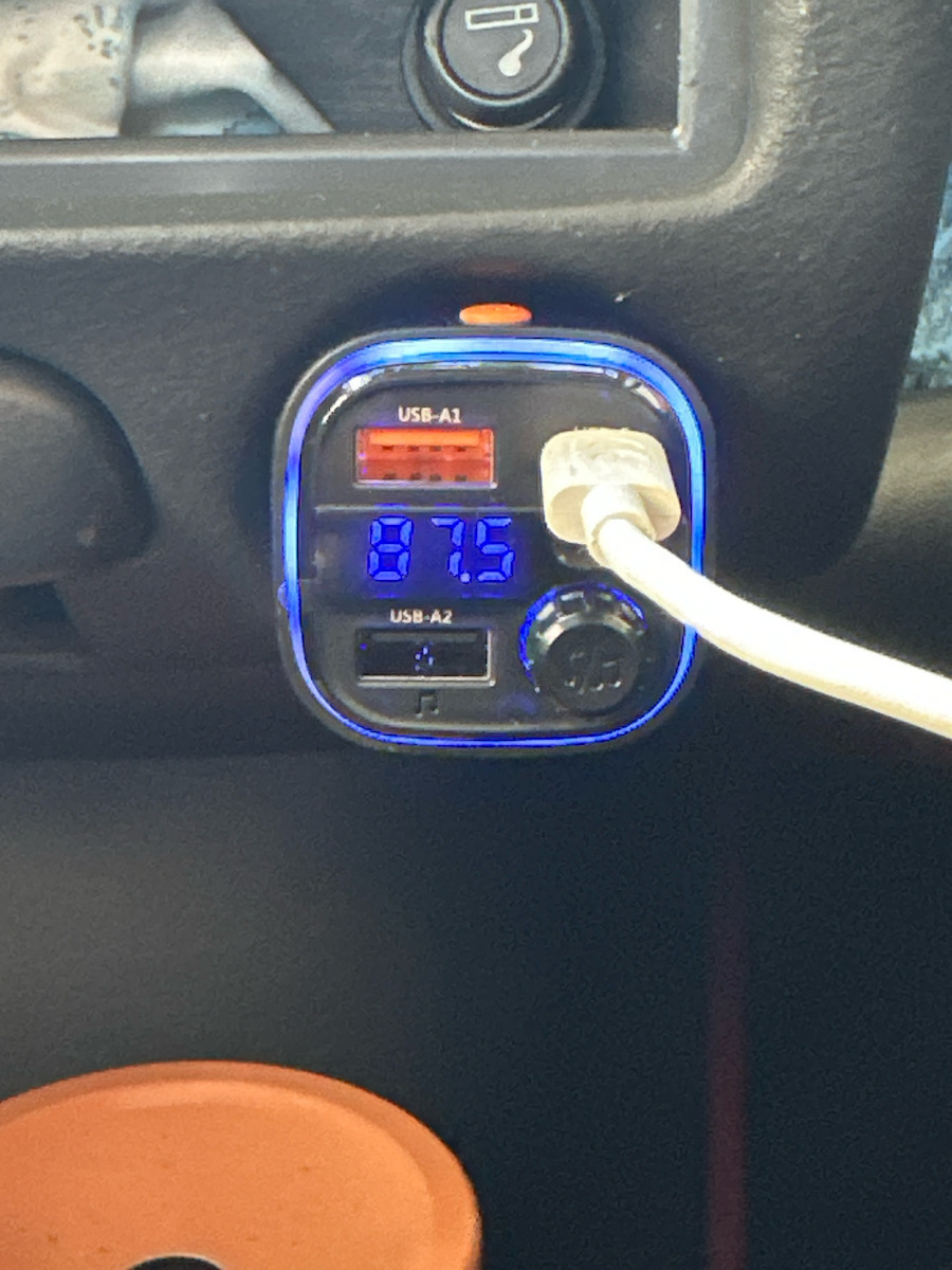 XO FM Transmitter Autovehicul BCC08 cu Bluetooth / Type-C / USB
