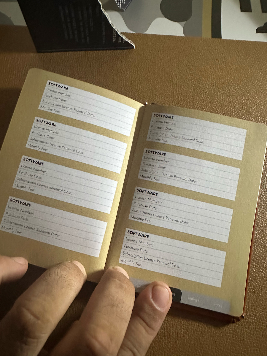 Quarto Group Internet Password Logbook Notizbuch mit Hartcover Cognac Lederimitat