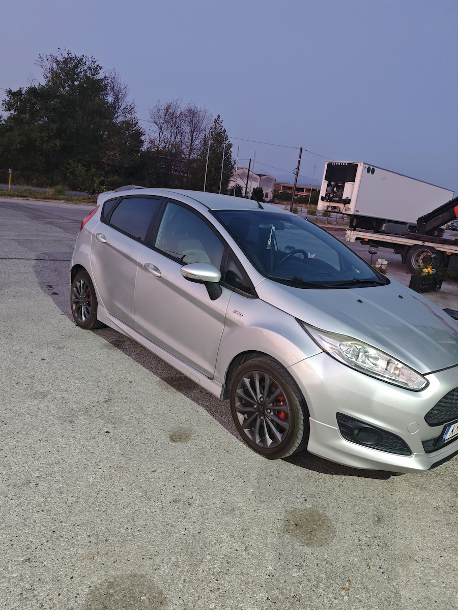 Yokohama Advan Fleva V701 195/50R15 82V Лято Гума
