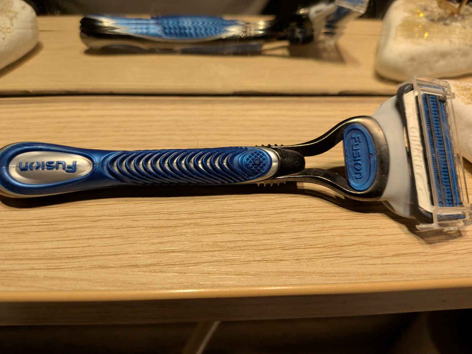Gillette Skinguard Sensitive Razor with Replacement Heads 3 Blades & Lubricious Strip for Sensitive Skin 2pcs