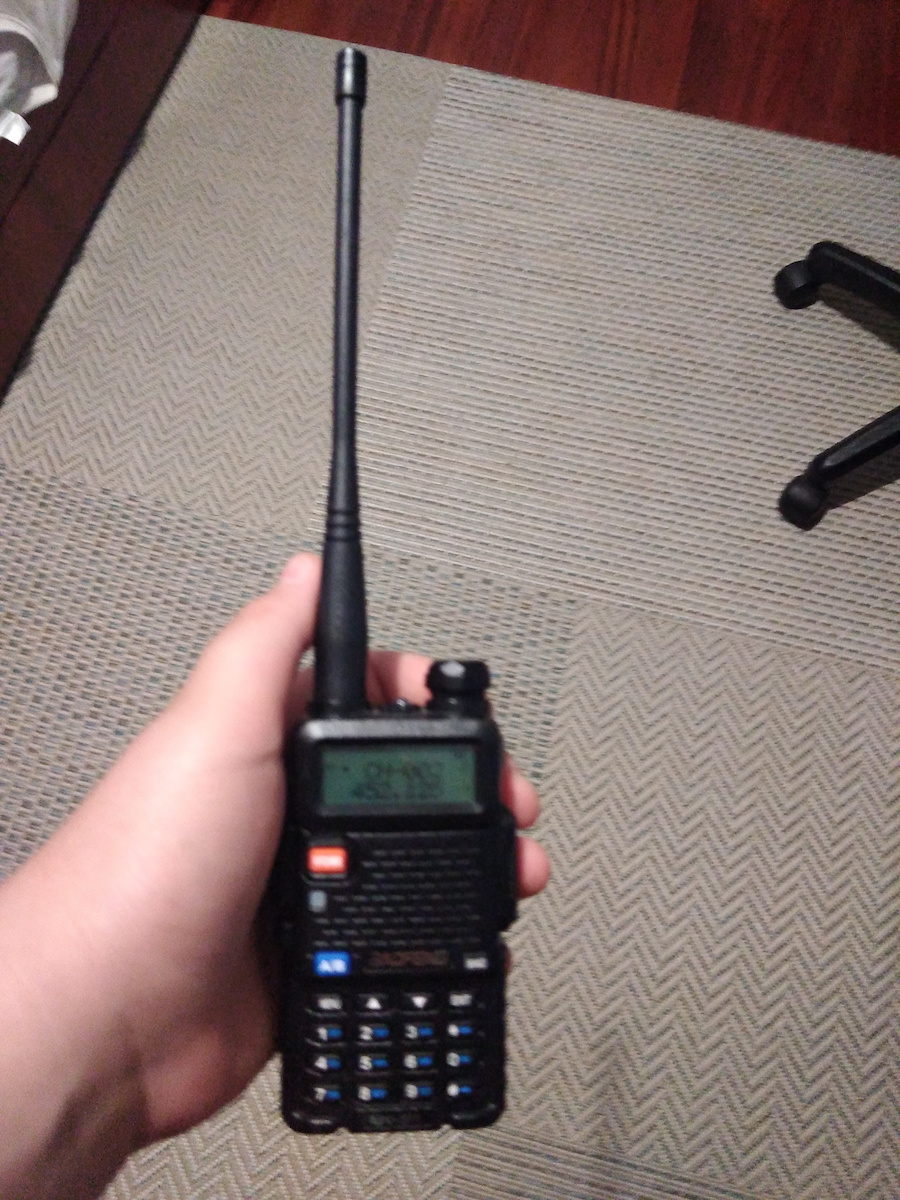 UV-5R (8W) Безжичен Трансивър UHF/VHF 8W с Монохромен Екран В Черен Цвят