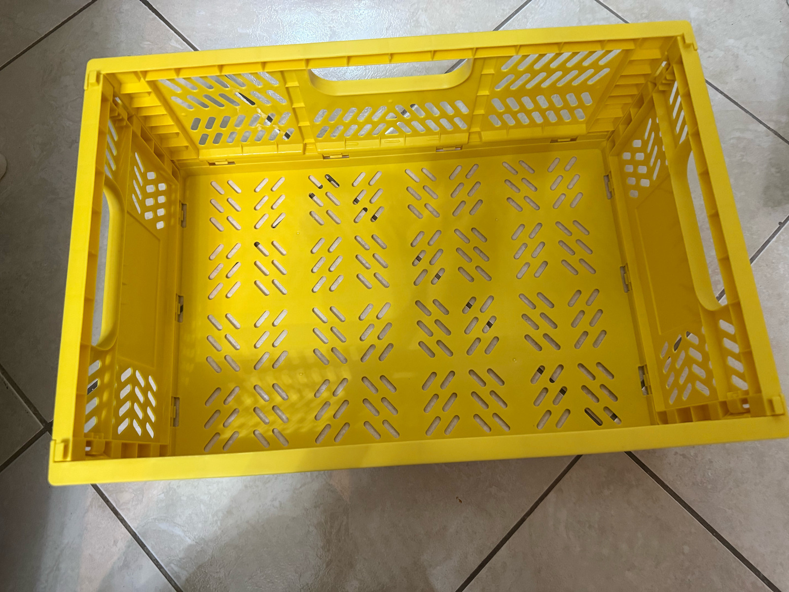 3 Sprouts Children's Folding Storage Basket made of Plastic Simple Yellow 43.2x29.2x17.8cm 1pcs