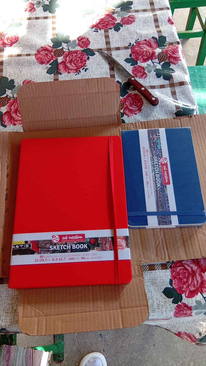 Royal Talens Sketch Pad Sketchbook Art Creation Sketch Book Red 30x21cm 80 Sheets