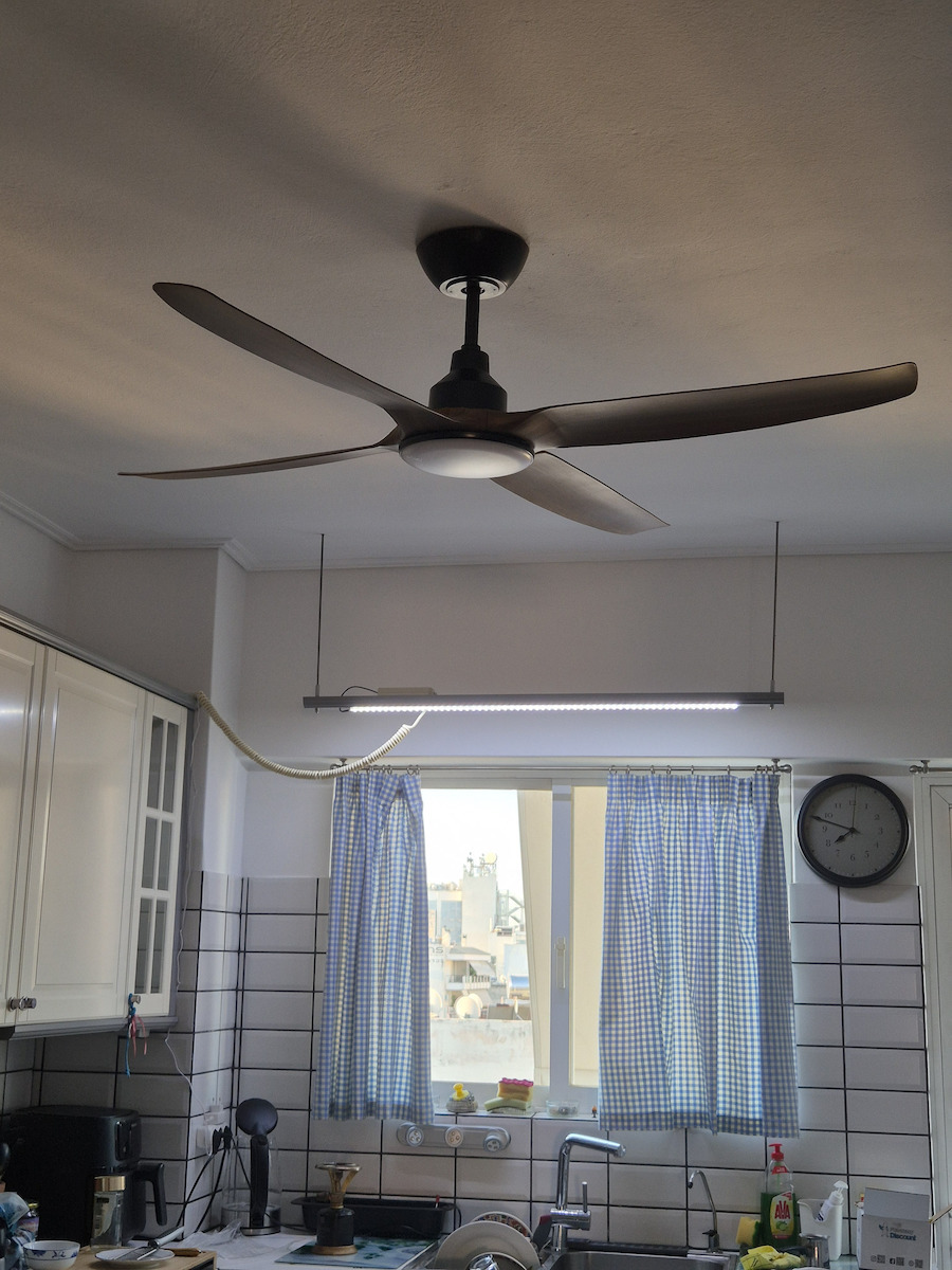 Life Grande Apeliotes Deckenventilator 142.24cm mit Leuchte Braun / Schwarz