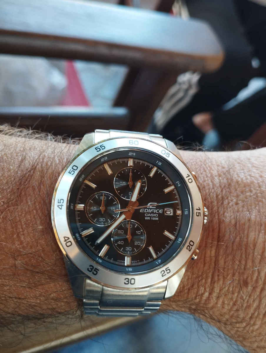 Edifice Мъжки Часовник 43.8mm Хронограф На Батерия със Сребрист Стоманен Браслет