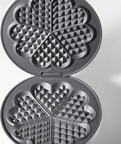 Cloer 1629 Waffle Maker in Flower Shape 930W