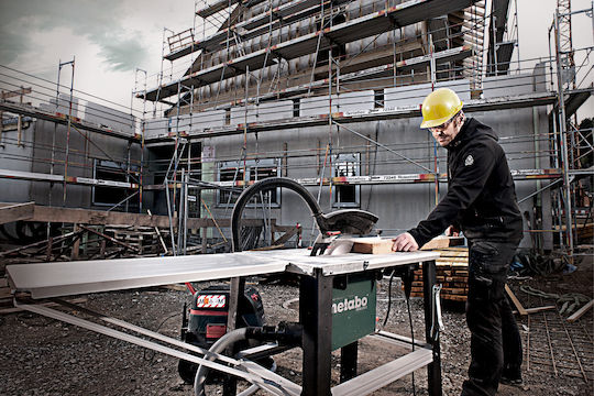 Metabo TKHS 315 C - 2,0 WNB Дърводелски трион с мощност 2000W, Диаметър на диска за рязане 315мм и Скорост на рязане 2990обороти в минута