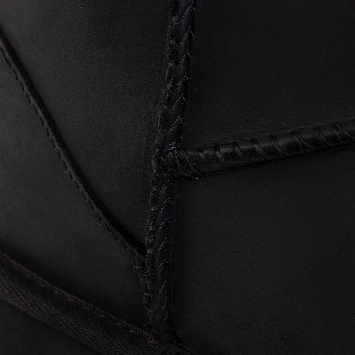 ugg classic mini leather black