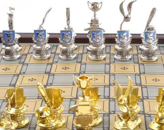 The Noble Collection Hogwarts Houses Quidditch Set Σκάκι από Ξύλο με Πιόνια 30x30cm