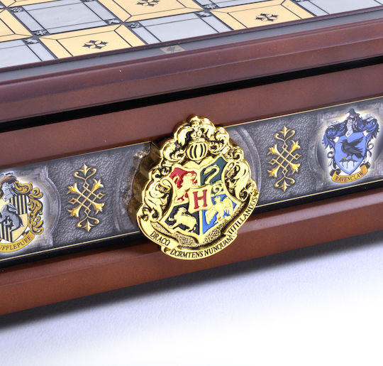 The Noble Collection Hogwarts Houses Quidditch Set Σκάκι από Ξύλο με Πιόνια 30x30cm