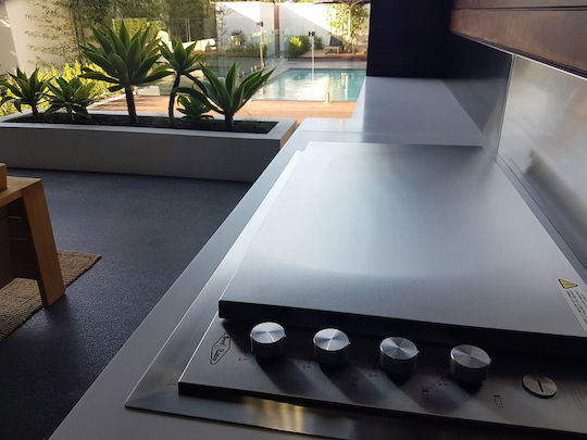 Beef Eater Proline 6 Flat Lid Gas Grill with 6 pcs 20kW