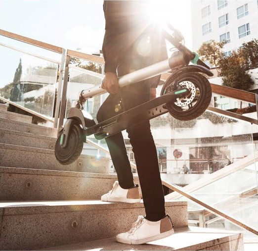 Cecotec Bongo A Connected Series Trotinetă Electrică cu Viteză Maximă 25km/h și Autonomie 25km în Culoare Argintie