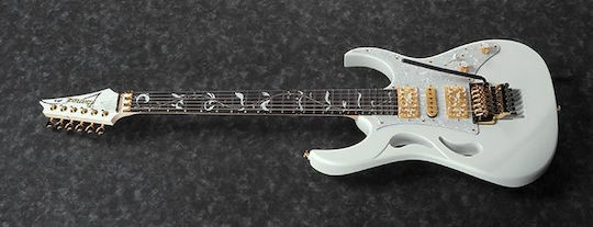 Ibanez PIA3761 Set Elektrische Gitarre Stratocaster mit HSH Tonabnehmerkonfiguration Weiß mit Tasche