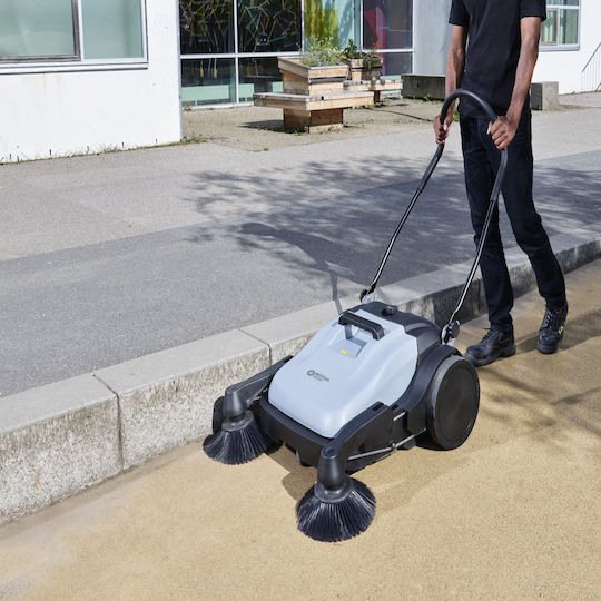 Nilfisk SW250 920 Manual Push Sweeper with container 38Lt