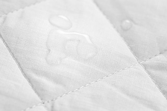 La Luna Protective Cover Queen Waterproof with Skirt Smoothy White 160x200+35cm