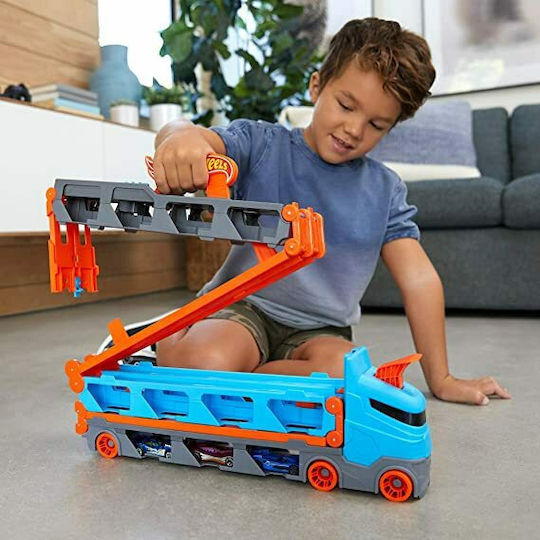 Hot Wheels Speedway Hauler Set with Truck 1:64 for Ages 4+