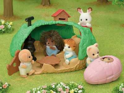 Epoch Toys Miniature Toy Baby Hedgehog Hideout Sylvanian Families for 3+ Years (Various Designs/Assortments of Designs) 1pc