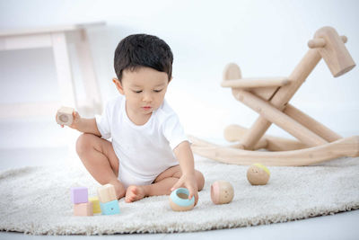 Plan Toys Baby Toy Ανθρωπάκια Ήχος-Όραση-Αφή made of Wood with Sounds for 0++ Months