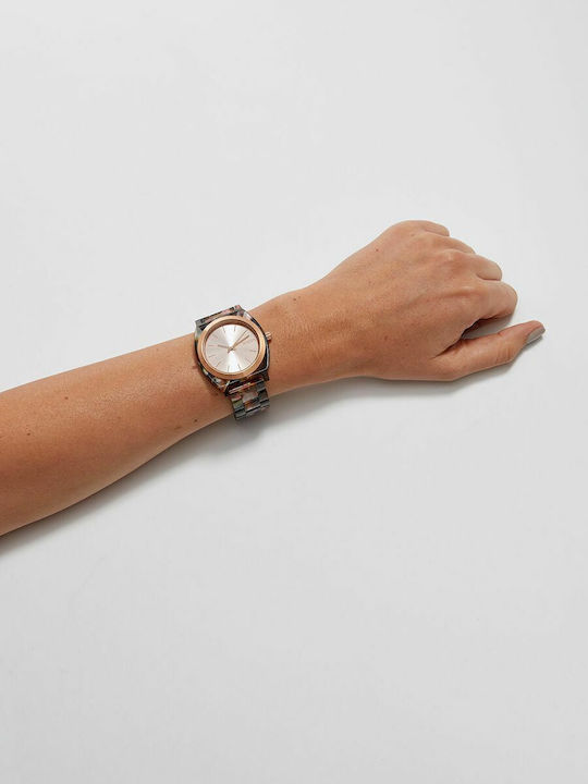 Nixon A327 Nixon A327