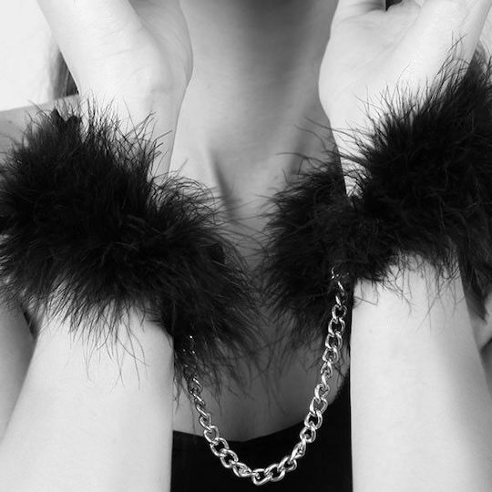 Bijoux Indiscrets Za Za Zu Feather Handcuffs Handcuffs in Black Color