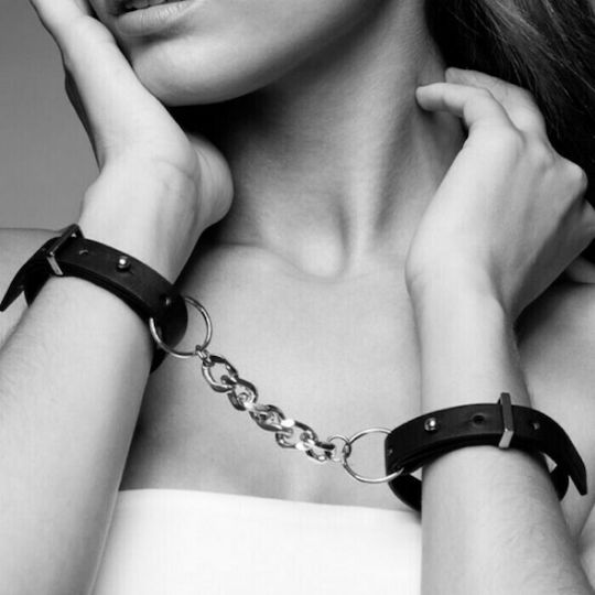 Bijoux Indiscrets Maze Thin Handcuffs Cătușe în Culoare Maro
