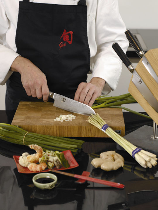 Kai Shun Classic Μαχαίρι Santoku από Δαμασκηνό Ατσάλι 18cm