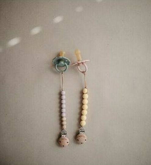 Mushie Pacifier Clip Halo with Wooden Gray Beads