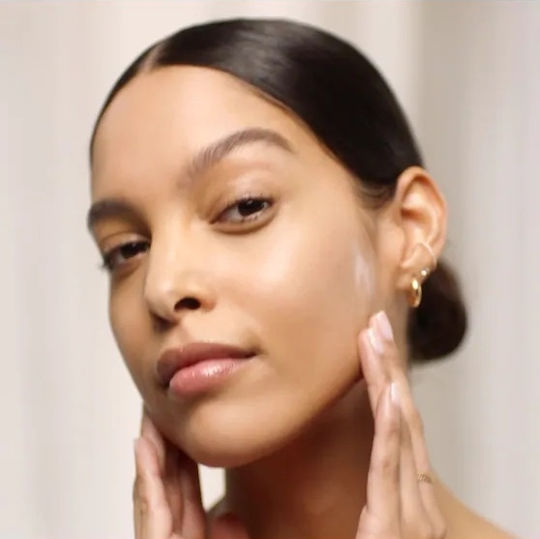 Estee Lauder Daywear Cremă Hidratantă și Anti-Îmbătrânire pentru Față 24 de Ore cu SPF15 cu Vitamina C 50ml
