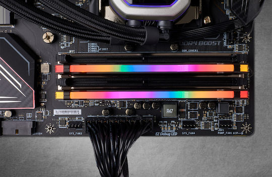 Corsair Vengeance RGB Pro 16GB DDR4 RAM cu 2 module (2x8GB) și