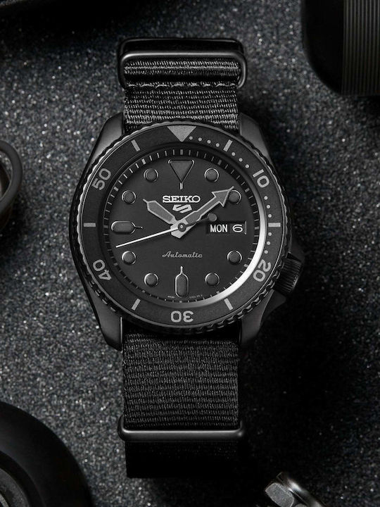 Seiko 5 Sports Street Style Ανδρικό Ρολόι 43mm Αυτόματο με Μαύρο Υφασμάτινο Λουράκι