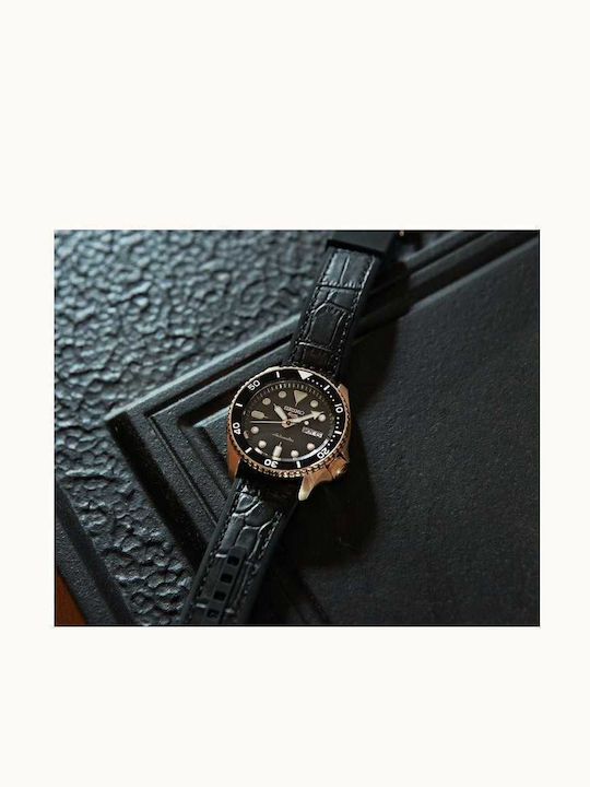 Seiko 5 Sports Ανδρικό Ρολόι 42.5mm Αυτόματο με Μαύρο Καουτσούκ Λουράκι