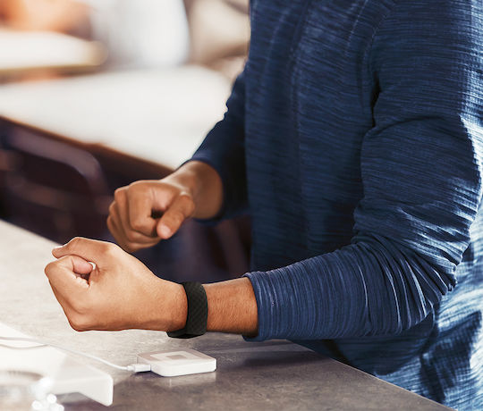 Fitbit Charge 4 Wasserdichter Schwarzer Aktivitätstracker